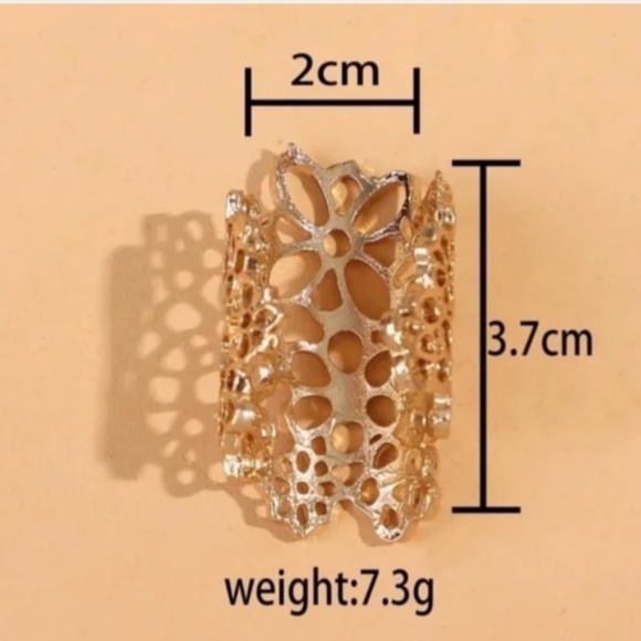 NWT. Gold Tone Flower Cuff Ring! - Picture 3 of 3